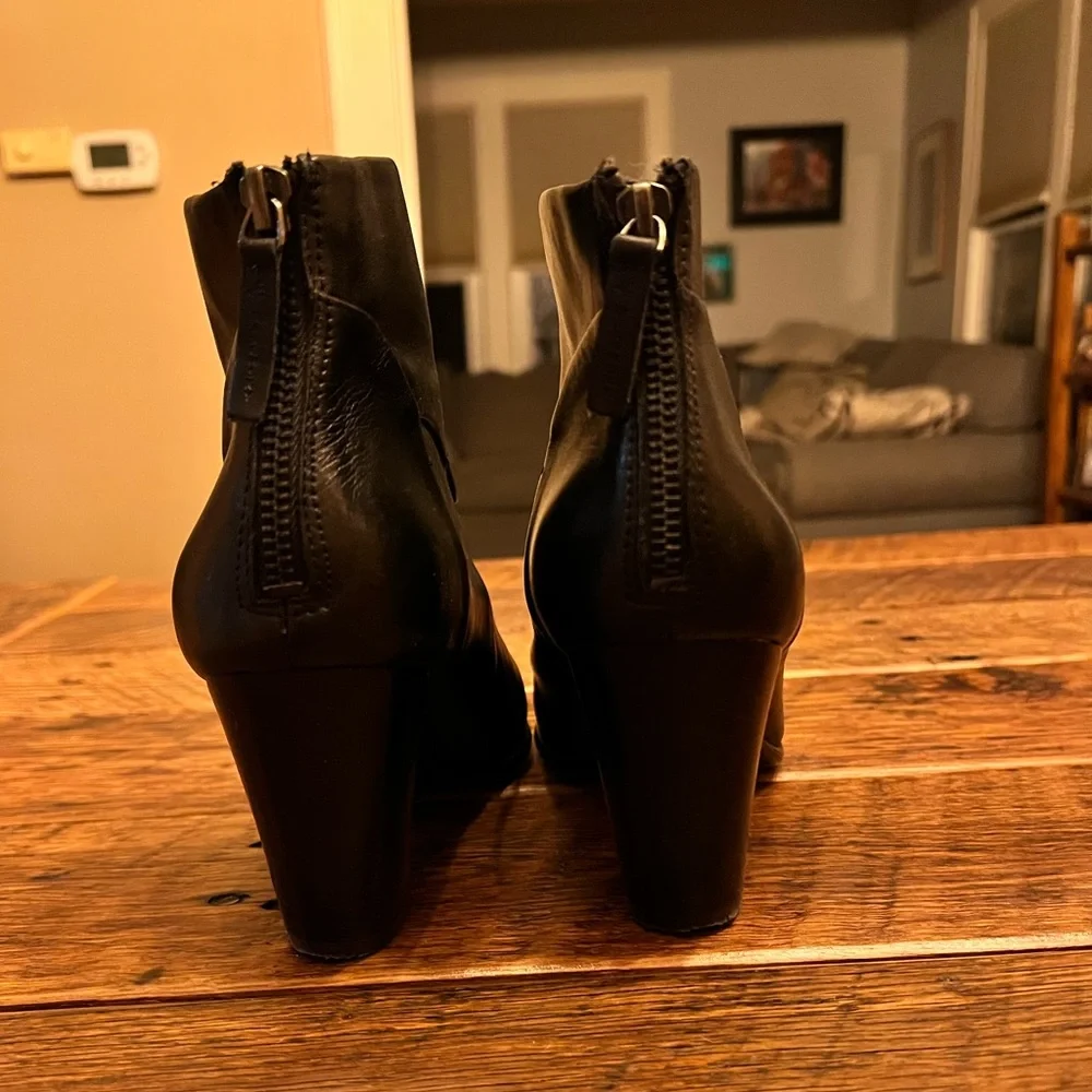 b. makowsky great booties